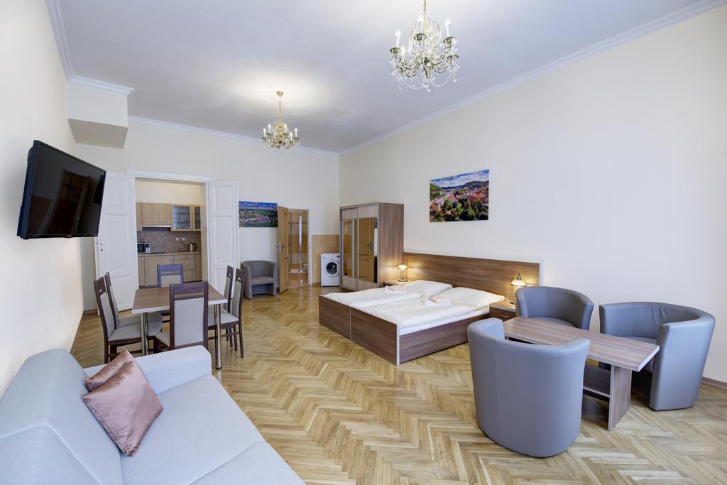 Apartments Paderewski Karlovy Vary Exterior photo